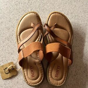 Born Women’s Leather Slip on Sandal NWT 6M